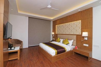 Hotel CAPITAL O Hotel STAR INN Near Chhatarpur Metro Station