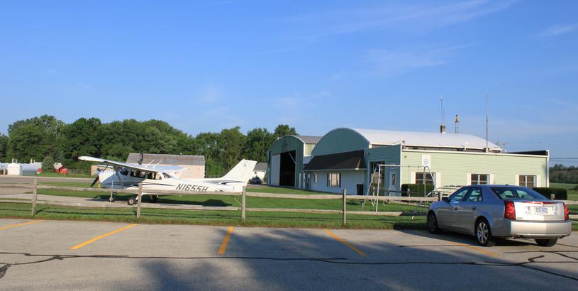 Monroe County Airport (BMG), Блумингтон, Соединенные Штаты