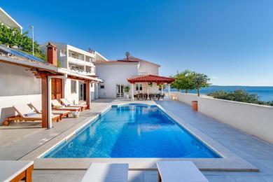 NEW! Seaview Villa MaToLi with heated 50sqm pool and 4 bedrooms, close to Split