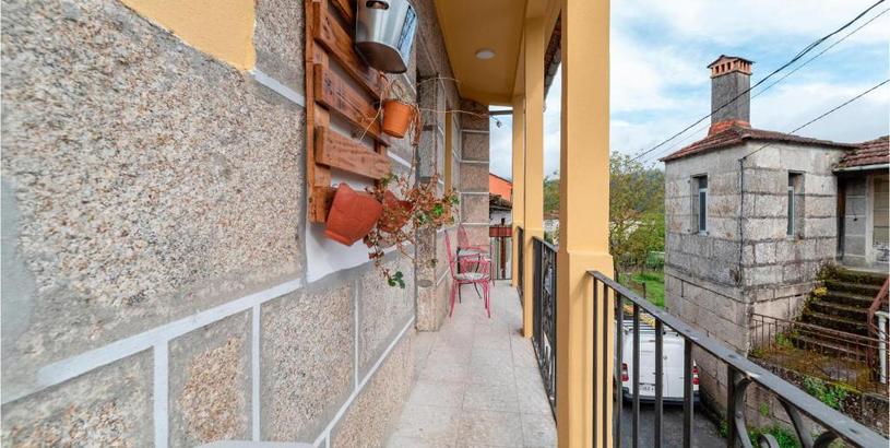 Apartments Stunning apartment in A Arnoia with WiFi and 3 Bedrooms