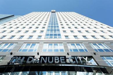 Отель NH Danube City