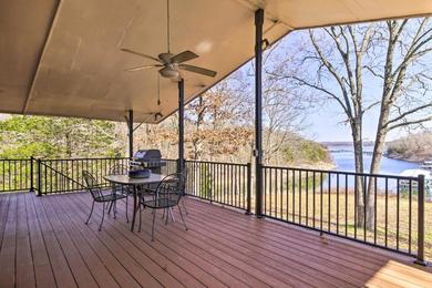 Holiday home Lakeside Abode 13 Mi to Silver Dollar City!