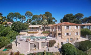 Апартаменты At the heart of a prestigious private and secure domain near the picturesque village of Biot