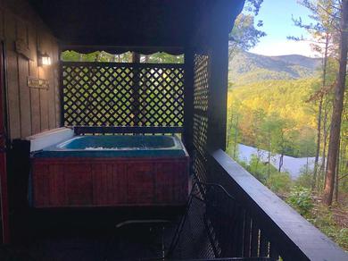 Дом отдыха Mountain-top Cabin Get-away with Hot tub and a View
