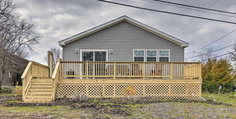 Holiday home Lakefront Home with Deck, Fishing Dock and Canoe!