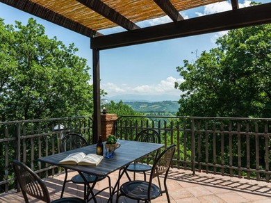 Дом отдыха Farmhouse in hilly area in Gubbio with pool