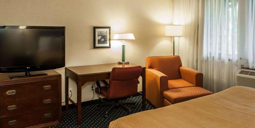 Отель Quality Inn & Suites Goshen