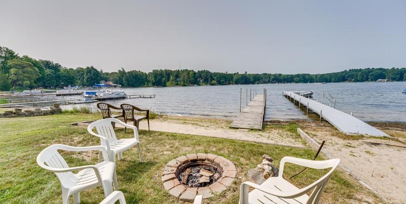 Hotel Lakefront Grant Cottage with Grill and Fire Pit!