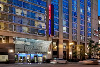 Отель SpringHill Suites Chicago Downtown/River North