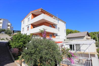 Family friendly apartments with a swimming pool Mavarstica, Ciovo - 16559