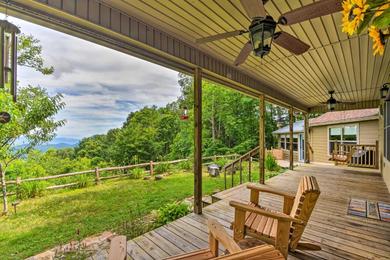 Holiday home Peaceful Hideaway on 6 Acres with Smoky Mtn Views!