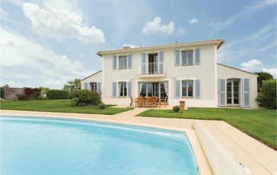 Nice home in LAiguillon Sur Vie with 4 Bedrooms and Outdoor swimming pool