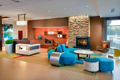 Отель Fairfield Inn & Suites by Marriott Hendersonville Flat Rock