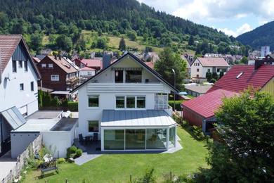 Апартаменты Ferienwohnung am Enzufer mit Balkon in Bad Wildbad im Schwarzwald